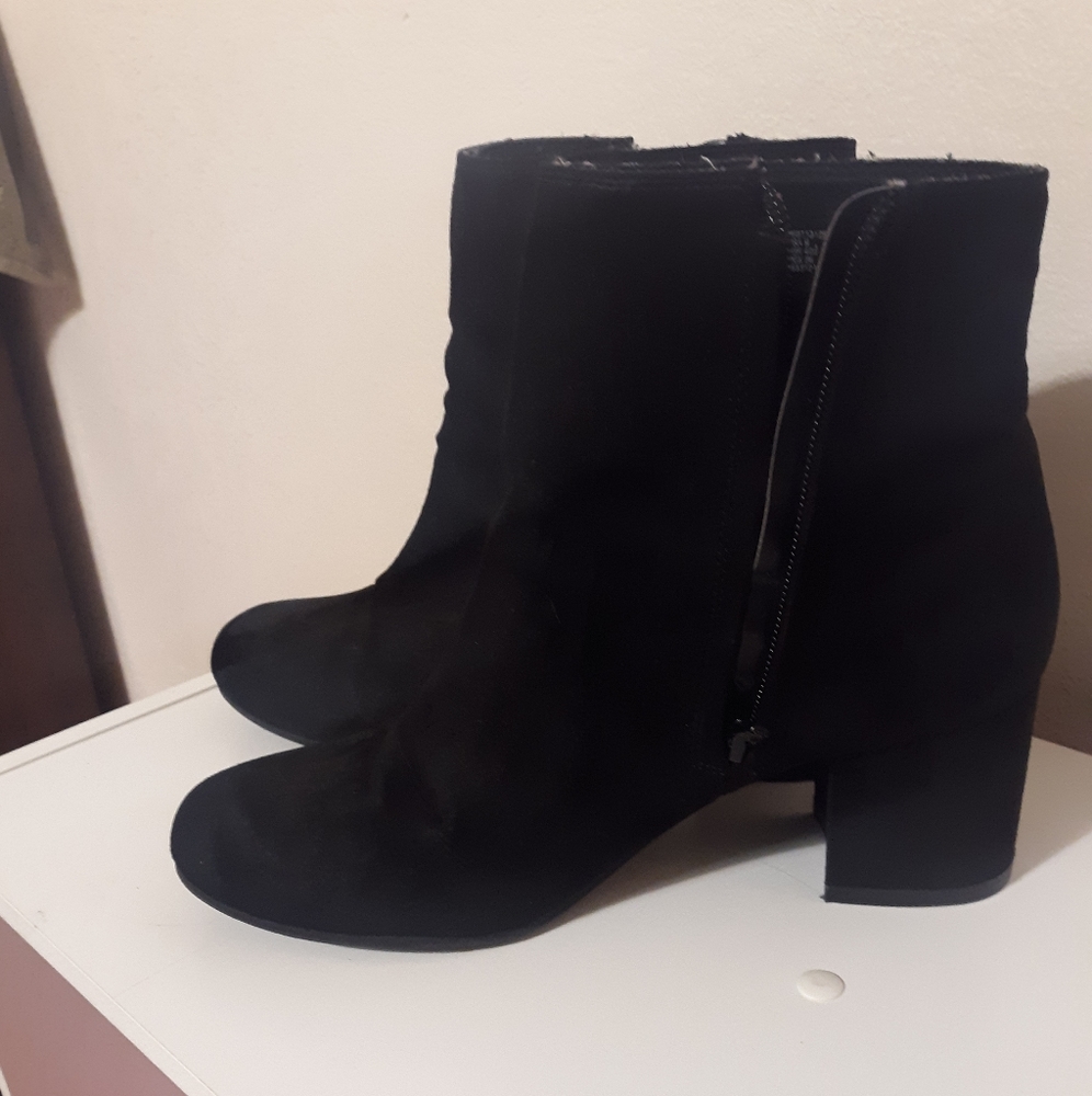 Black heel boots